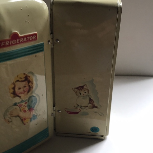 Vintage metal toy refrigerator. - Picture 5 of 8